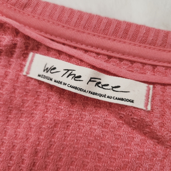 WE THE FREE PINK WAFFLE KNIT OVERSIZE LONG SLEEVE TOP MEDIUM MED MD M - Picture 2 of 8